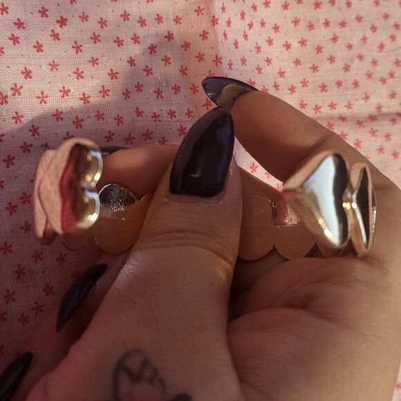 Love is in the air Heart Cuff Bracelet - Picture 3 of 5